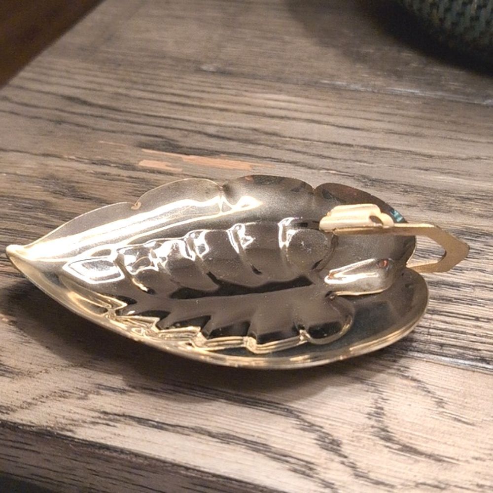 Vintage Gold Metal Scalloped Leaf Shaped Ashtray Trinket Dish